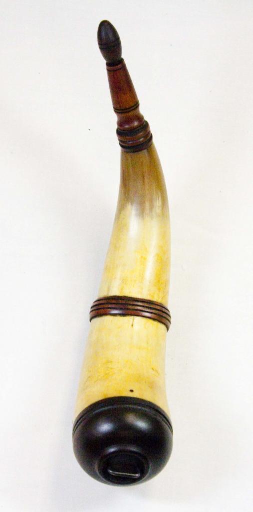 Horn #5 - Top of small Virginia screw-tip powder horn with band.