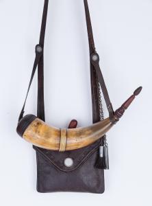 Early VA shot pouch and powder horn