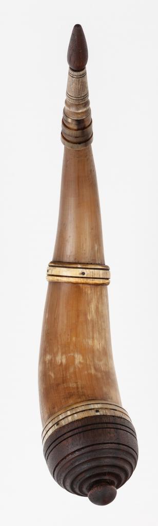 Horn #33 - Southern multi-banded, applied -tip powder horn - Top