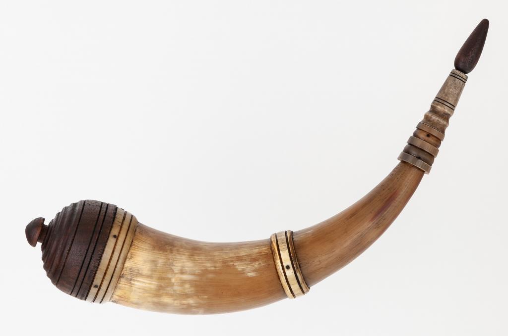 Horn #33 - Southern multi-banded, applied -tip powder horn - Outside