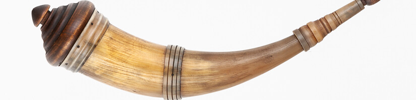 Feature - Horn #54 - banded, screw-tip powder horn